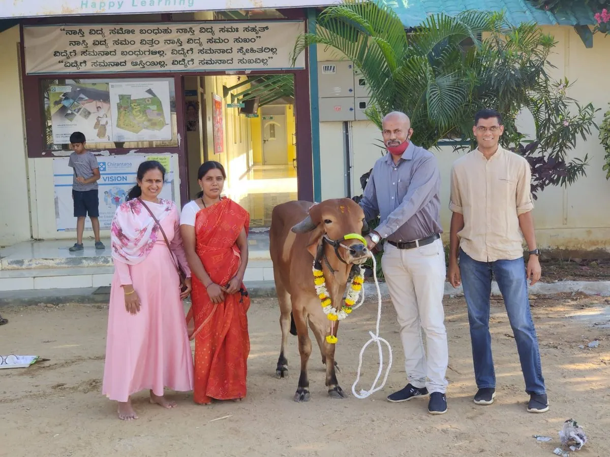 Cow donation at Kabbalu, Kanakapura